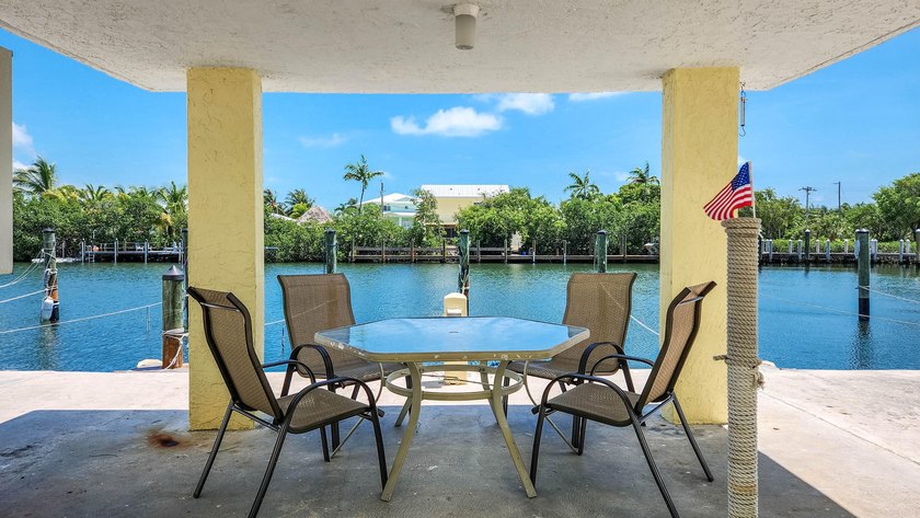 Beautiful end ground floor and corner unit. Enjoy the waterfront - photo 23