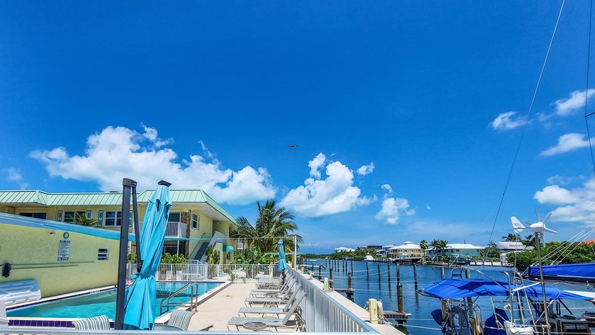 Beautiful end ground floor and corner unit. Enjoy the waterfront - photo 28