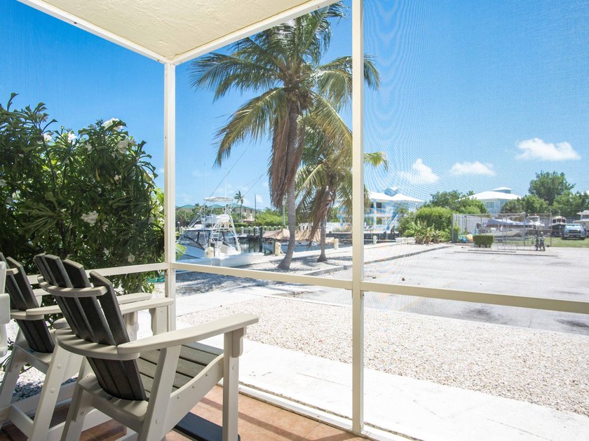 Beautiful end ground floor and corner unit. Enjoy the waterfront - photo 37