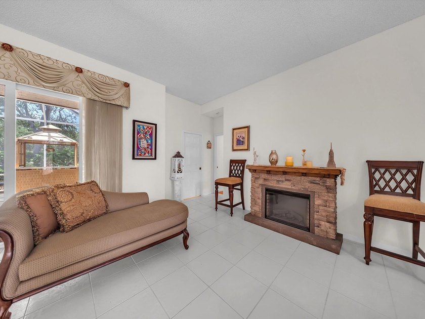 Beautiful maintained 2397 square feet ,4-bedroom, 2.5 -bath - photo 11