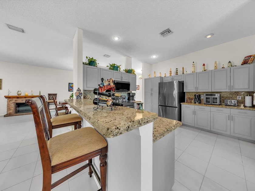 Beautiful maintained 2397 square feet ,4-bedroom, 2.5 -bath - photo 17
