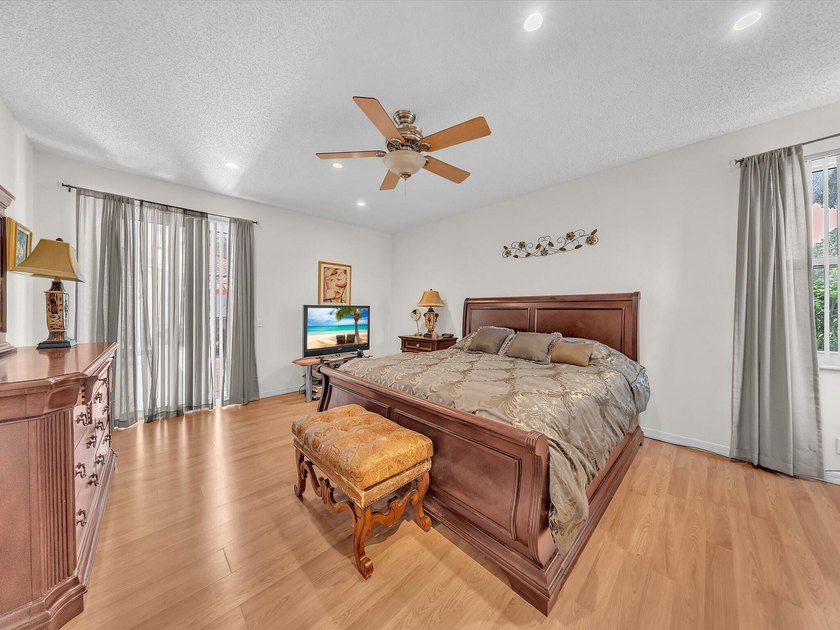 Beautiful maintained 2397 square feet ,4-bedroom, 2.5 -bath - photo 21