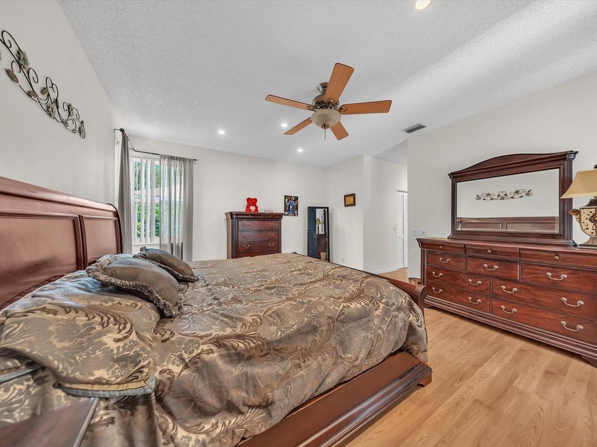 Beautiful maintained 2397 square feet ,4-bedroom, 2.5 -bath - photo 22