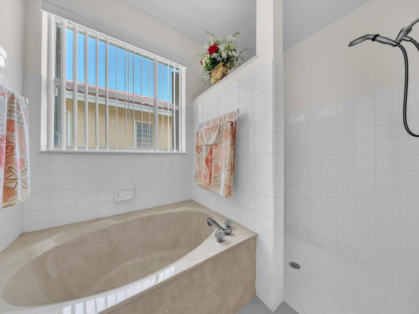 Beautiful maintained 2397 square feet ,4-bedroom, 2.5 -bath - photo 24