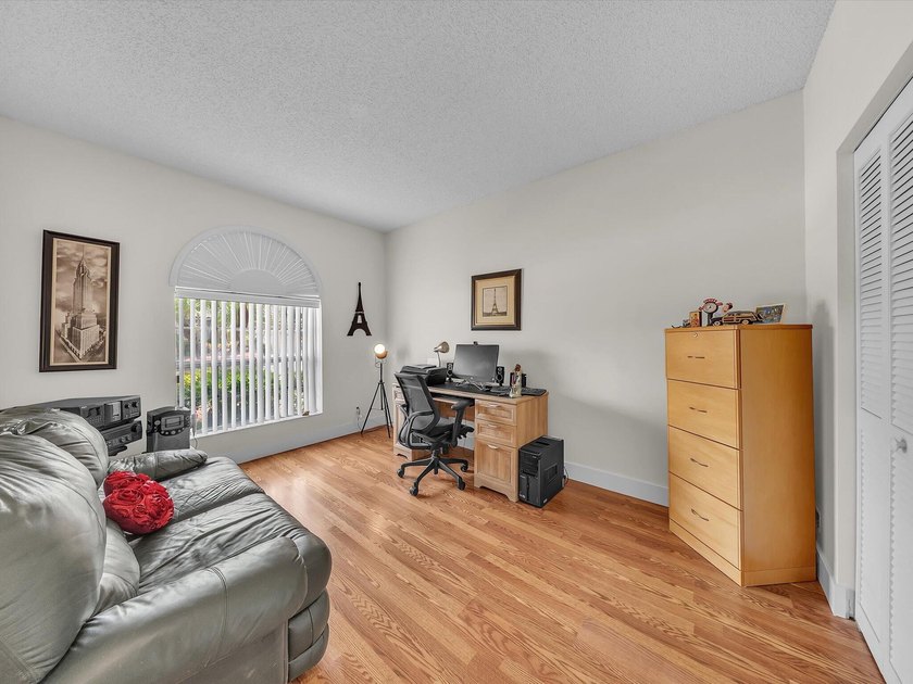 Beautiful maintained 2397 square feet ,4-bedroom, 2.5 -bath - photo 27