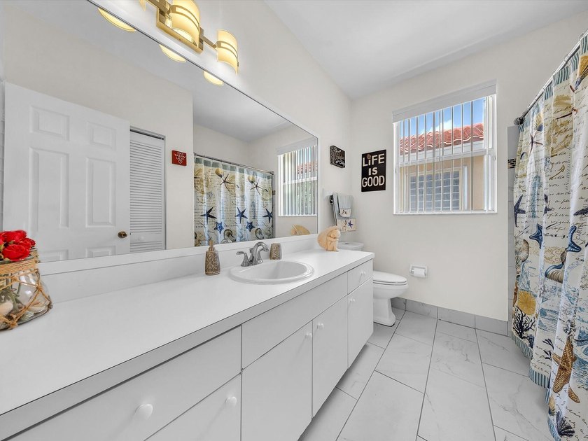Beautiful maintained 2397 square feet ,4-bedroom, 2.5 -bath - photo 29