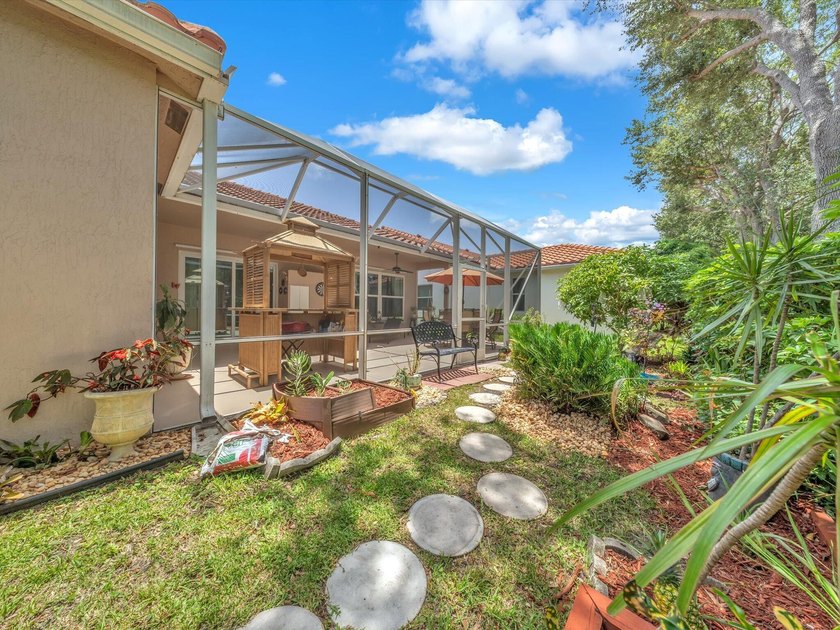 Beautiful maintained 2397 square feet ,4-bedroom, 2.5 -bath - photo 31