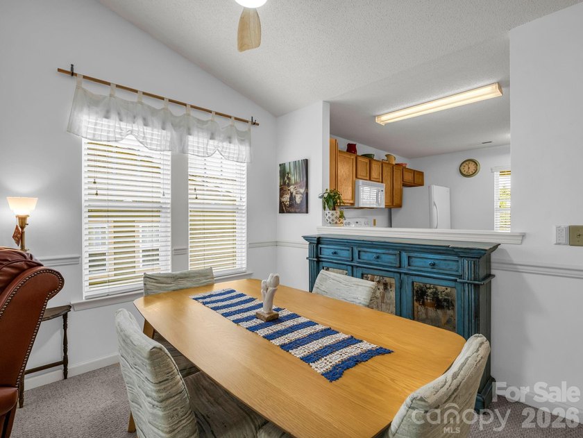 Experience sophisticated comfort in this pristine upper level - photo 11