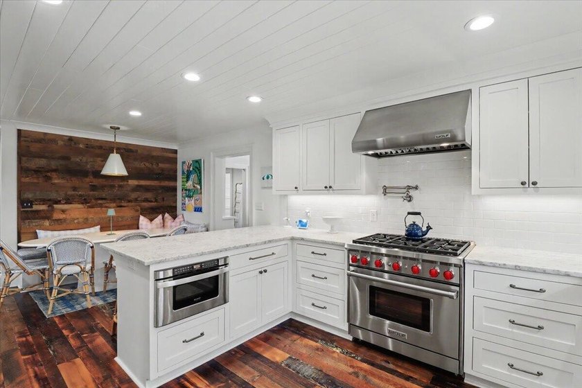 Welcome to your own Sullivan's Island retreat, where timeless - photo 13
