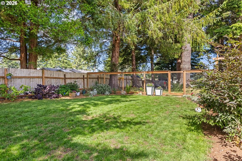 Welcome to 83340 Spruce Lane, a warm and inviting 1,252 SF - photo 13