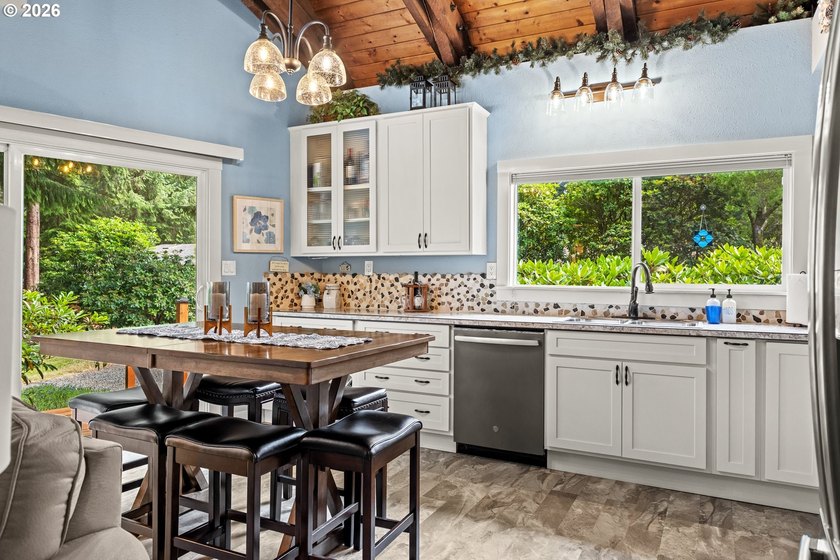 Welcome to 83340 Spruce Lane, a warm and inviting 1,252 SF - photo 15