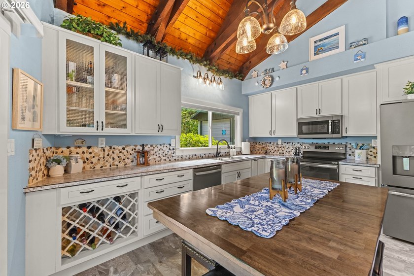 Welcome to 83340 Spruce Lane, a warm and inviting 1,252 SF - photo 16