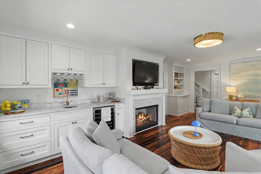 Welcome to your own Sullivan's Island retreat, where timeless - photo 17