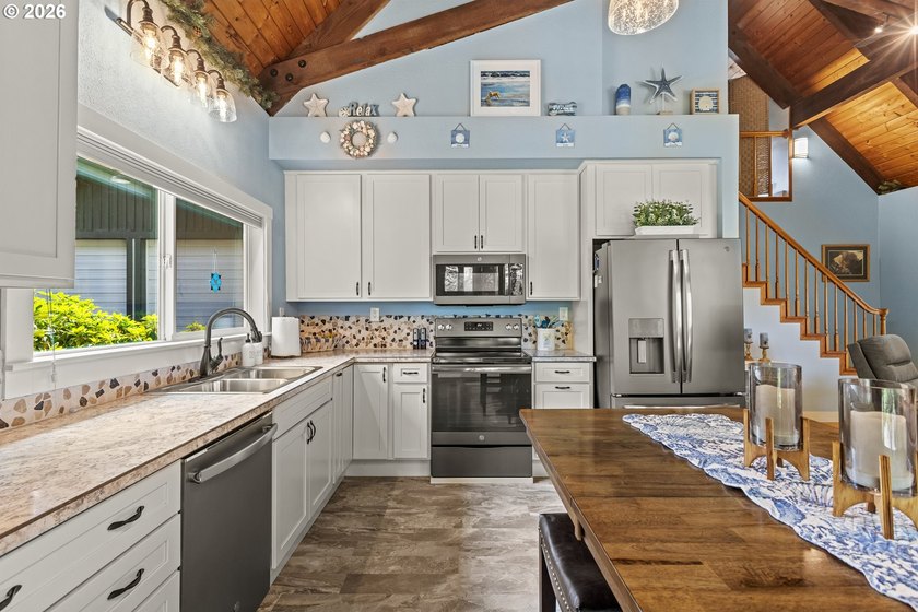 Welcome to 83340 Spruce Lane, a warm and inviting 1,252 SF - photo 17
