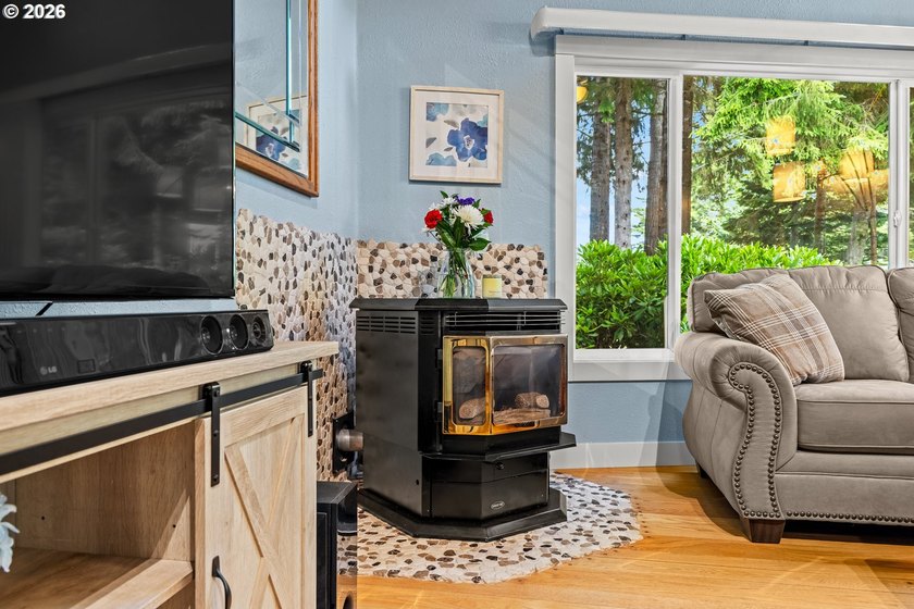 Welcome to 83340 Spruce Lane, a warm and inviting 1,252 SF - photo 21