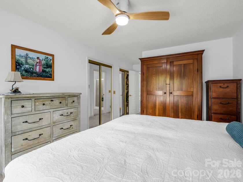 Experience sophisticated comfort in this pristine upper level - photo 23