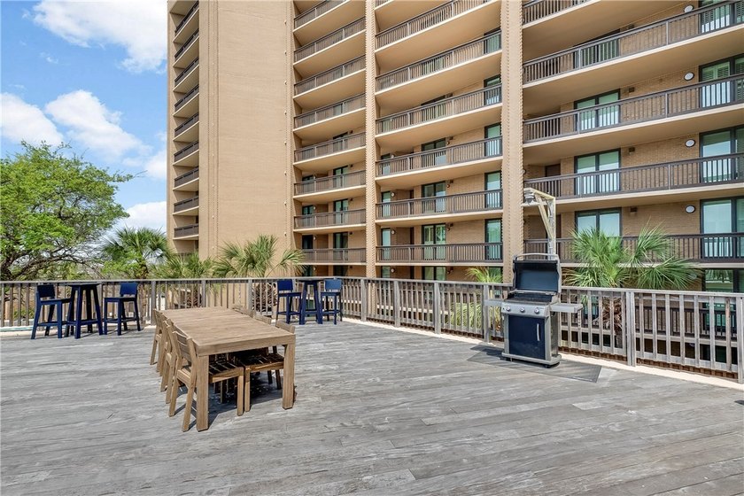Welcome to The Sandpiper, where beachfront luxury meets - photo 27