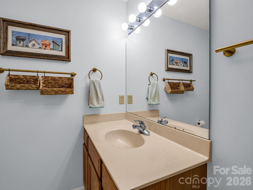 Experience sophisticated comfort in this pristine upper level - photo 27