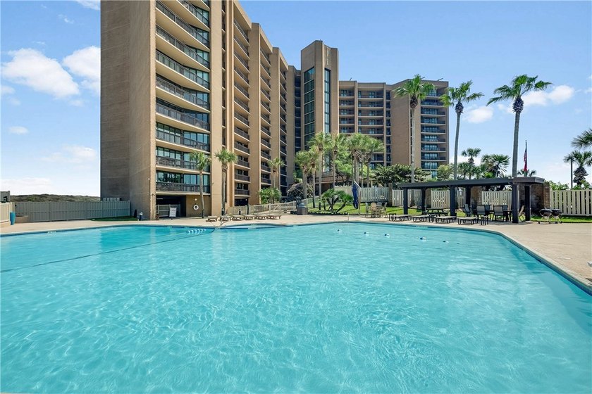 Welcome to The Sandpiper, where beachfront luxury meets - photo 28
