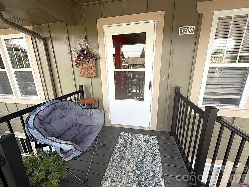 Experience sophisticated comfort in this pristine upper level - photo 28