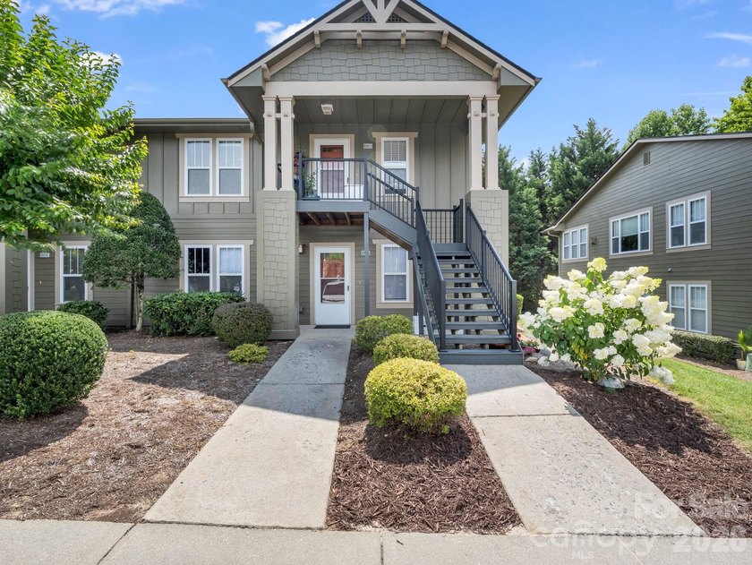 Experience sophisticated comfort in this pristine upper level - photo 31
