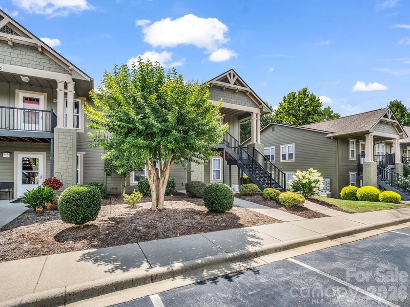 Experience sophisticated comfort in this pristine upper level - photo 32