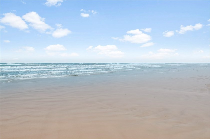 Welcome to The Sandpiper, where beachfront luxury meets - photo 33