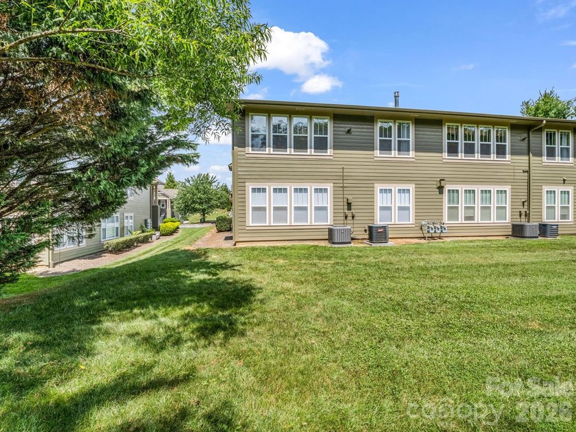 Experience sophisticated comfort in this pristine upper level - photo 33