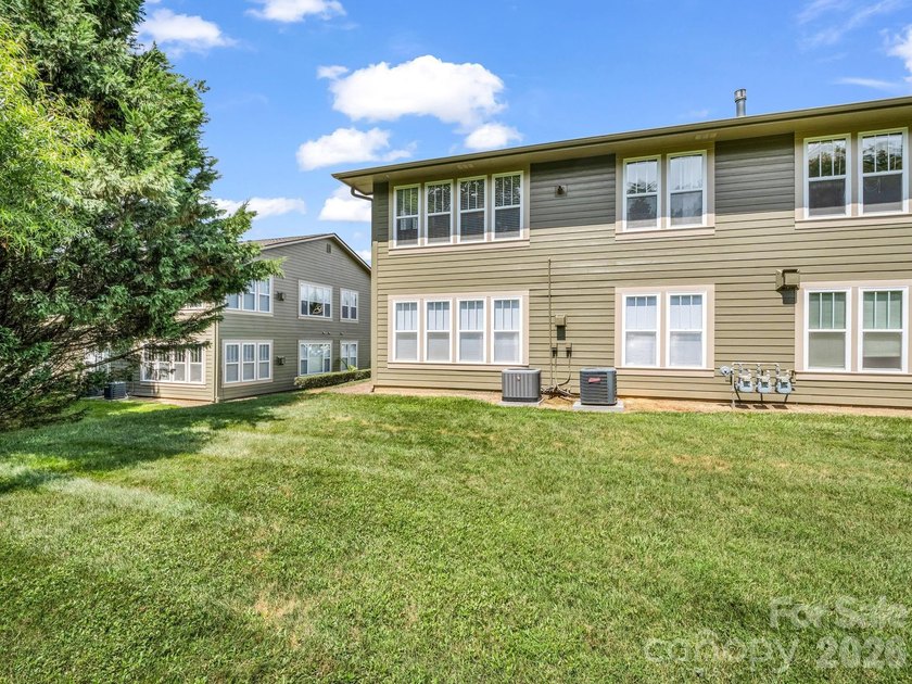 Experience sophisticated comfort in this pristine upper level - photo 34