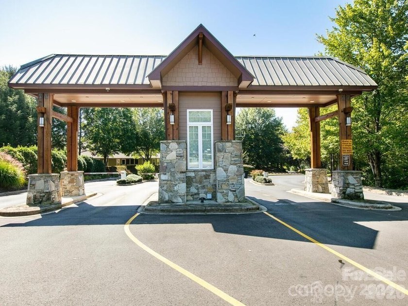 Experience sophisticated comfort in this pristine upper level - photo 36
