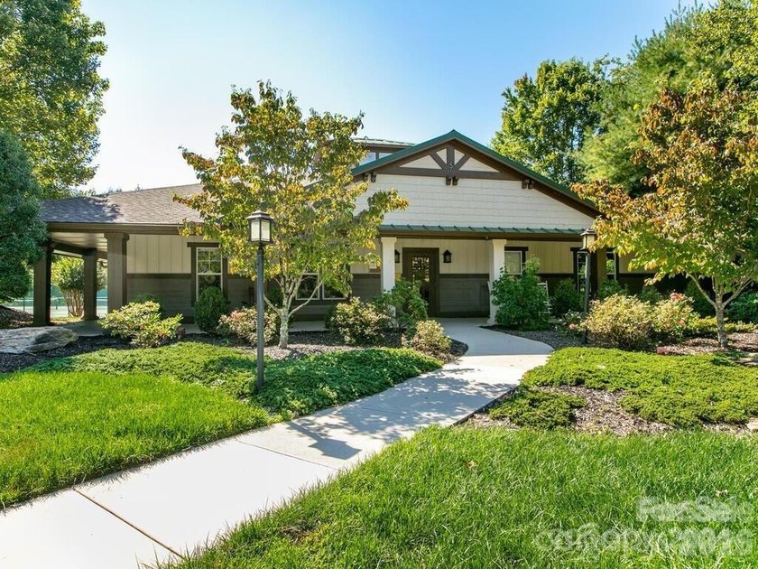 Experience sophisticated comfort in this pristine upper level - photo 38