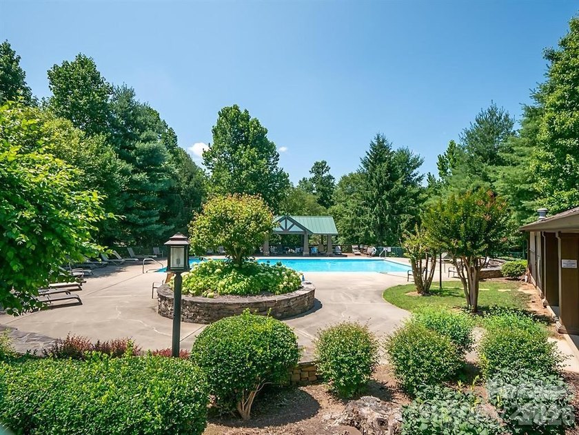 Experience sophisticated comfort in this pristine upper level - photo 41