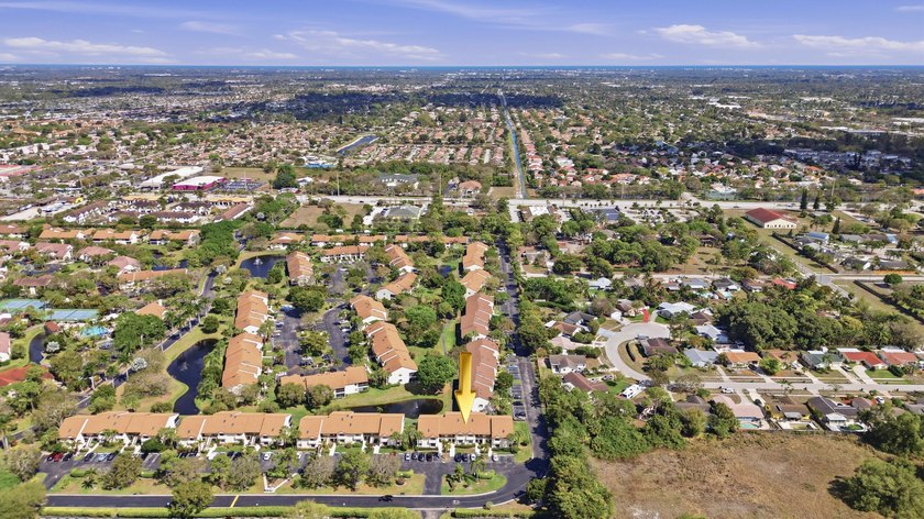 Welcome to the desirable 55+ community of Park Pointe in - photo 3