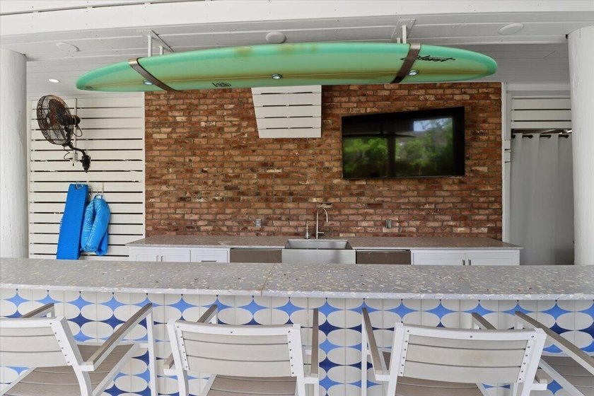 Welcome to your own Sullivan's Island retreat, where timeless - photo 49