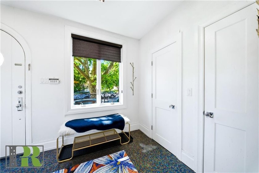Welcome to this exceptional Marine Park beauty, offering 3 - photo 3