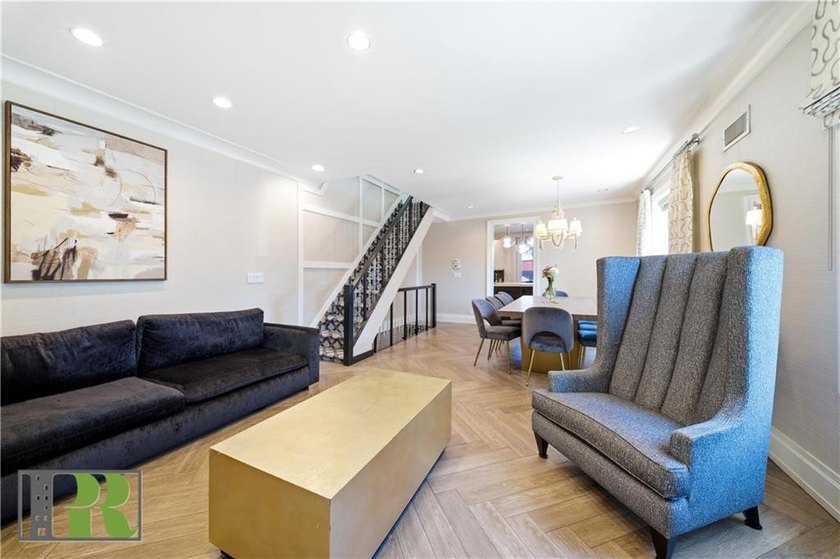 Welcome to this exceptional Marine Park beauty, offering 3 - photo 6