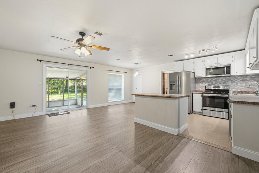 *VA assumable rate of 2.375%* *Paid-off solar panels* Welcome to - photo 4