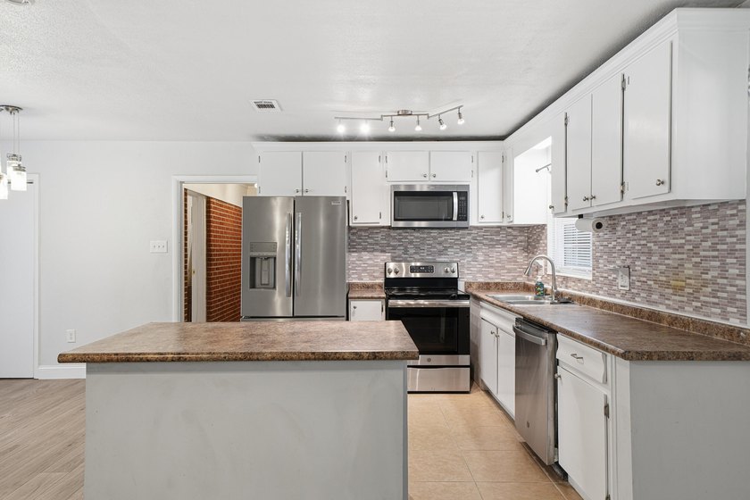 *VA assumable rate of 2.375%* *Paid-off solar panels* Welcome to - photo 7