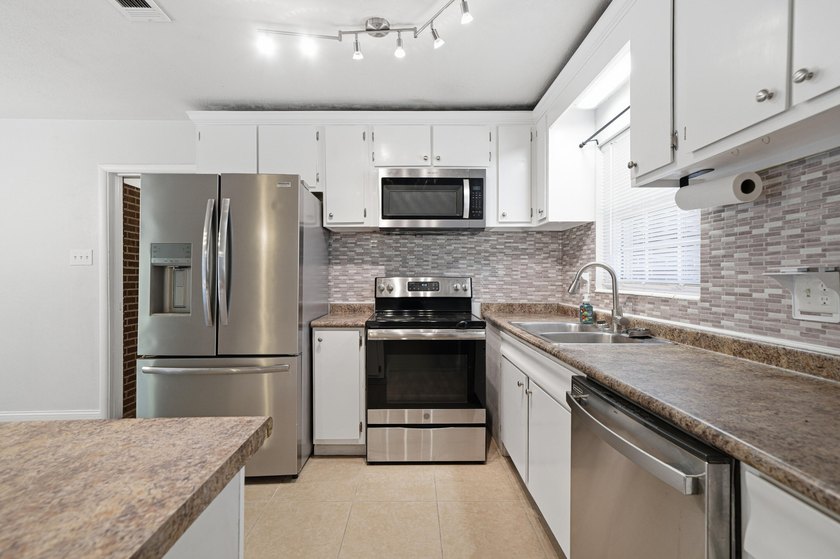 *VA assumable rate of 2.375%* *Paid-off solar panels* Welcome to - photo 8