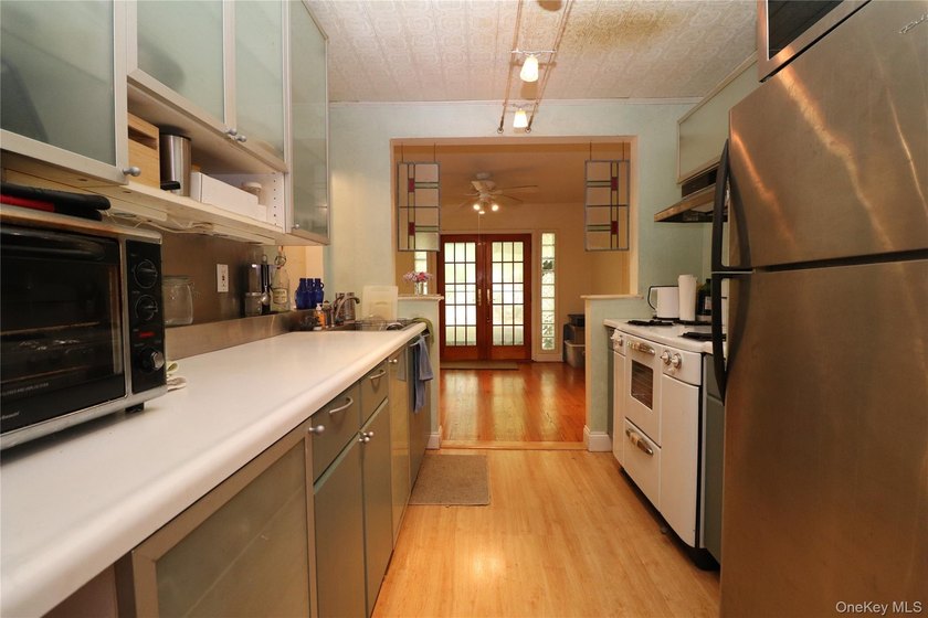 Welcome to 2027 Oakland Ave...a perfect Wantagh Cape just - photo 11