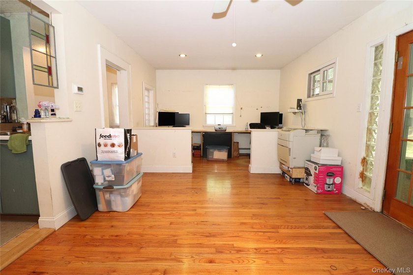 Welcome to 2027 Oakland Ave...a perfect Wantagh Cape just - photo 18