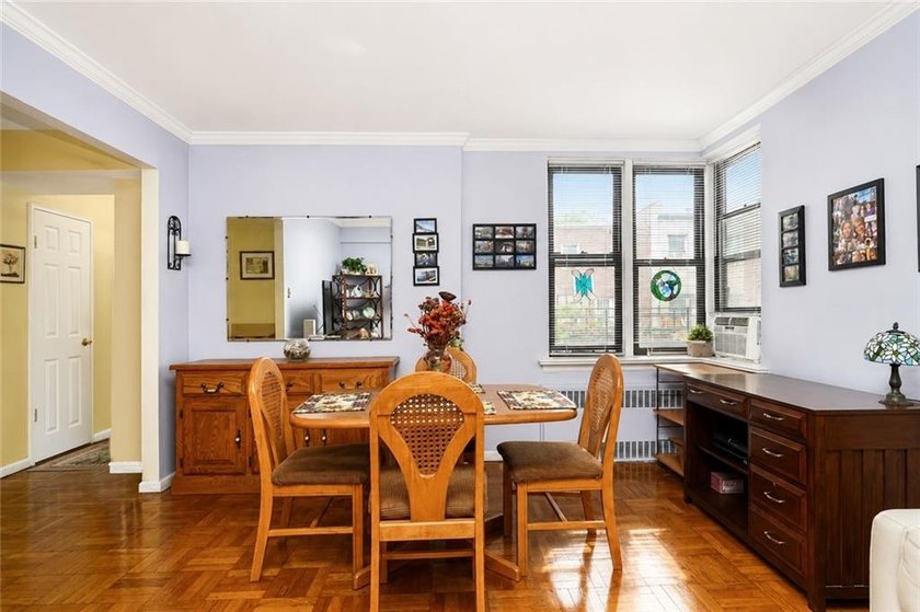 Move right into this beautifully maintained ground-floor - photo 3