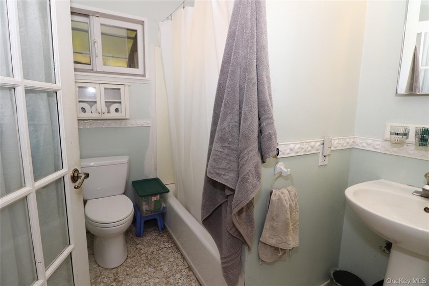 Welcome to 2027 Oakland Ave...a perfect Wantagh Cape just - photo 23