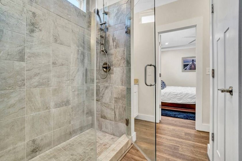 Enjoy lake community living in one of Lake Greenwood's most - photo 23