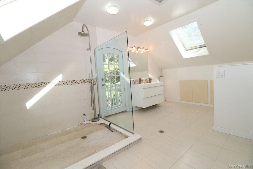 Welcome to 2027 Oakland Ave...a perfect Wantagh Cape just - photo 27