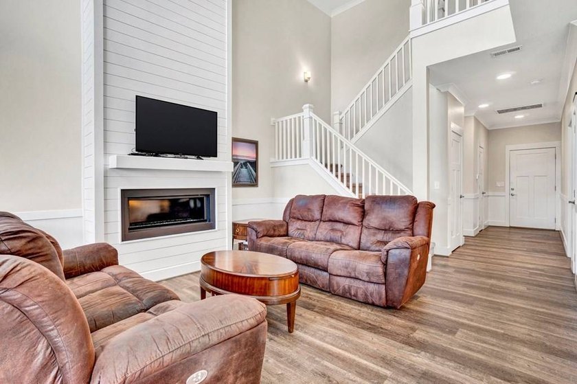 Enjoy lake community living in one of Lake Greenwood's most - photo 32
