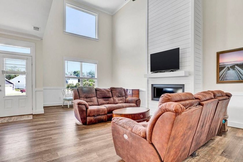 Enjoy lake community living in one of Lake Greenwood's most - photo 33