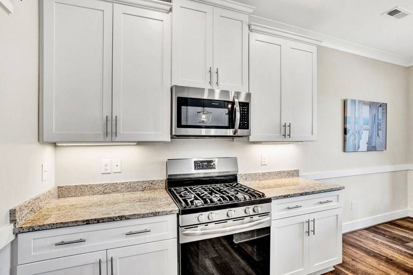 Enjoy lake community living in one of Lake Greenwood's most - photo 34