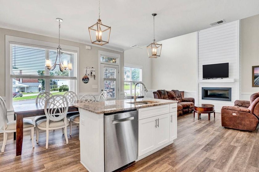Enjoy lake community living in one of Lake Greenwood's most - photo 35
