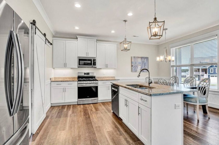 Enjoy lake community living in one of Lake Greenwood's most - photo 36